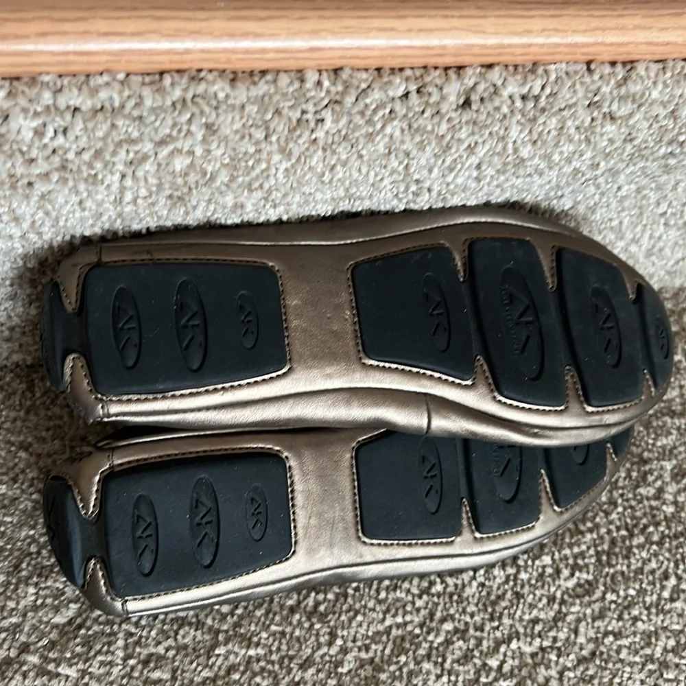 AK ANNE KLEIN: Ballet flat shoes.  Size 7. Gold & Pewter colors. - Picture 6 of 9